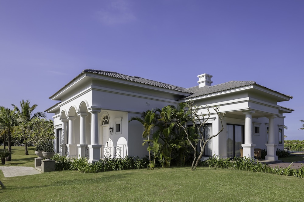 Melia Vinpearl Cua Hoi Affiliated by Melia 7/61
