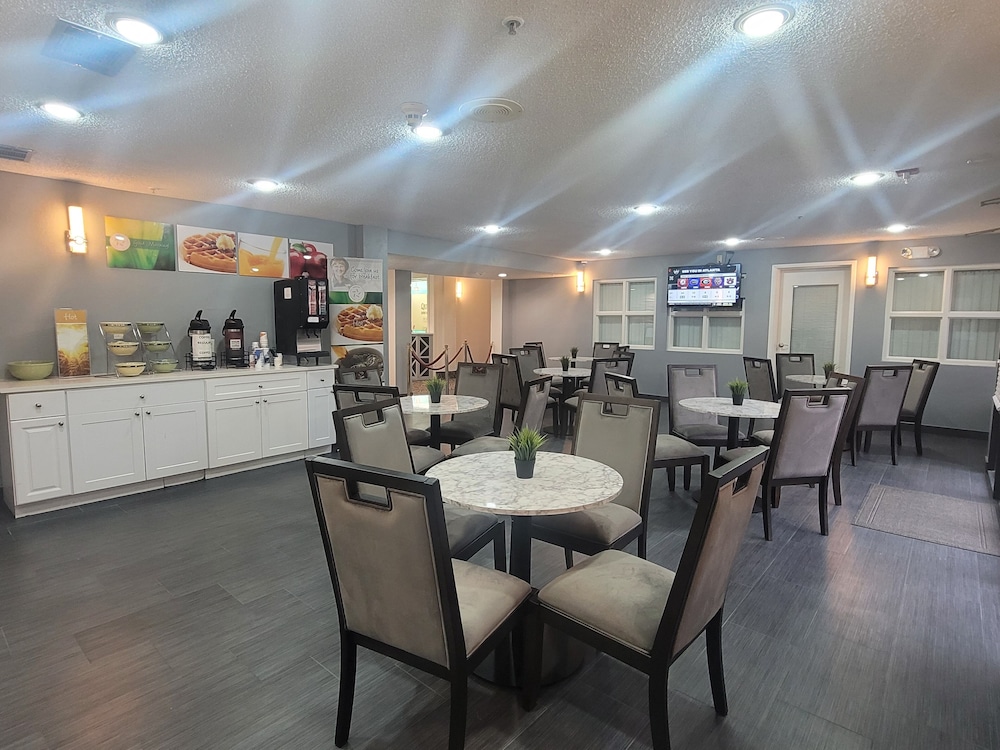 Quality Inn & Suites Irving DFW Airport South 28/34