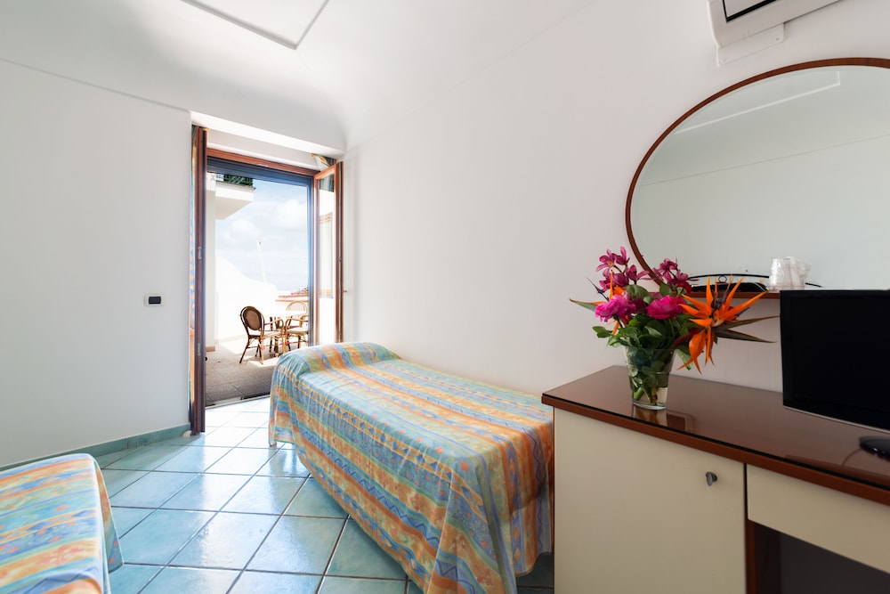 Hotel La Capannina 33/63