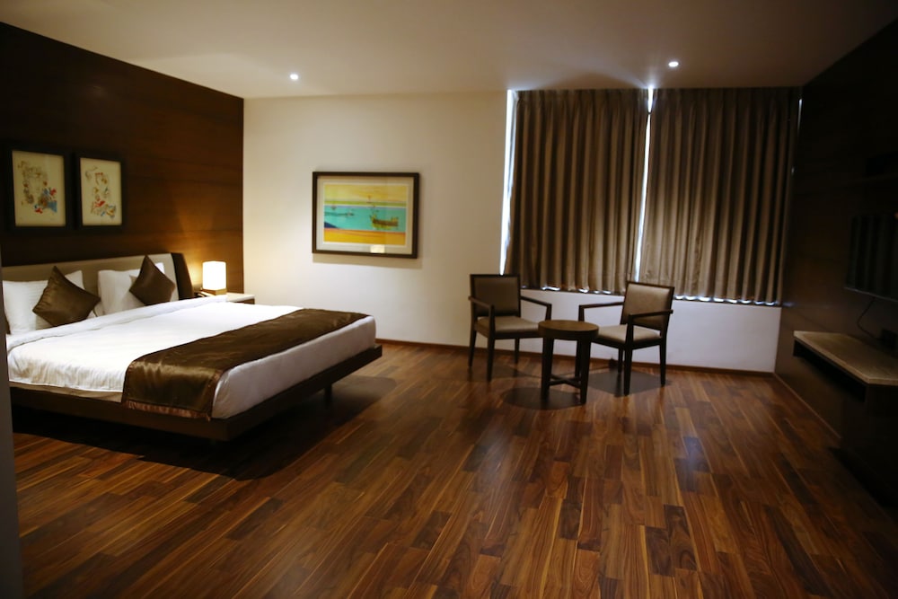 Five Petals Hotel & Banquets 7/24