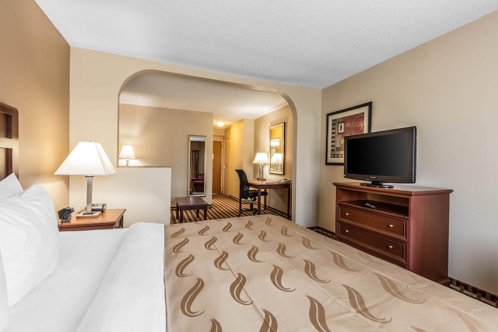 Quality Suites Paducah KY 25/57