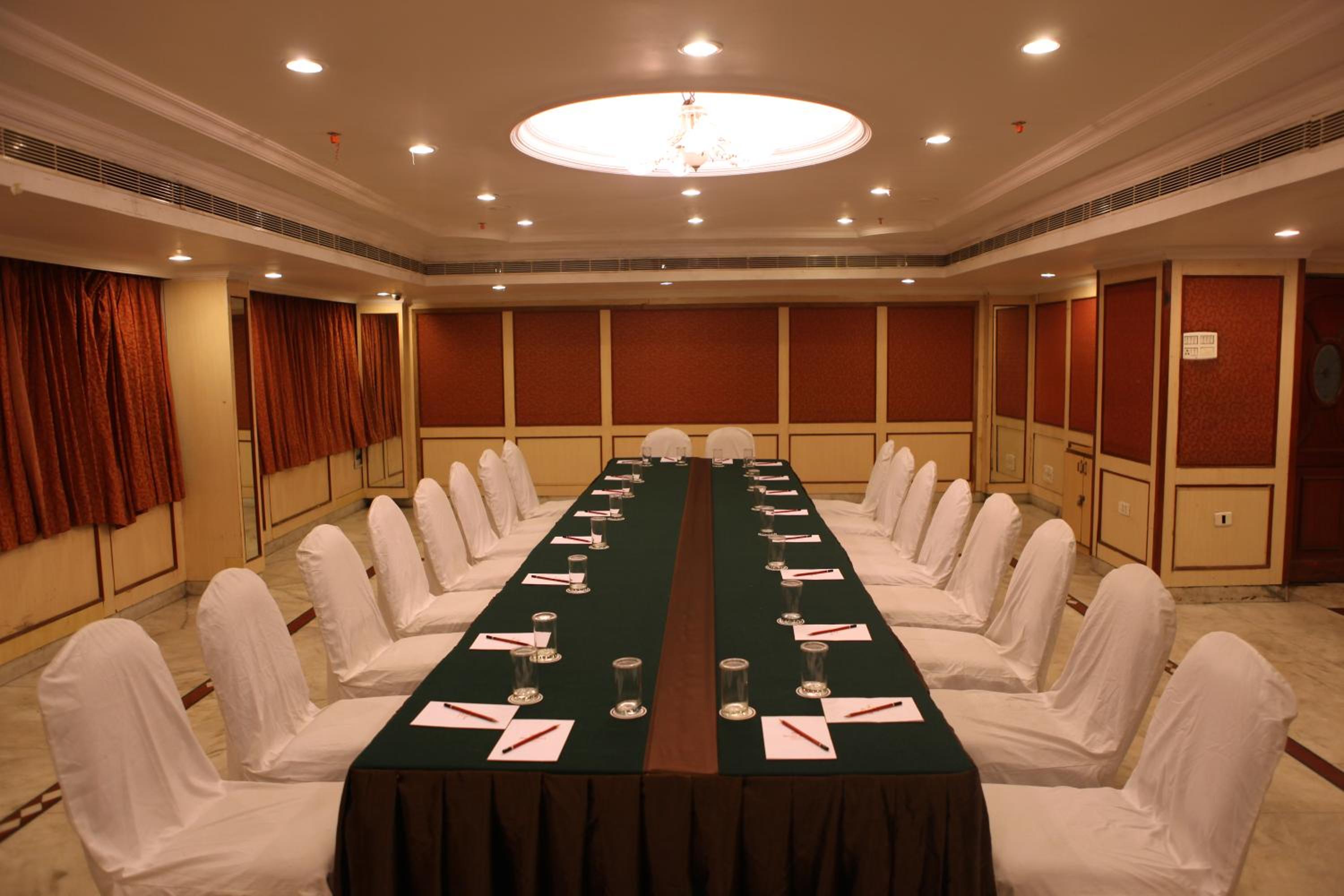 ROYAL FORT HOTEL 18/32