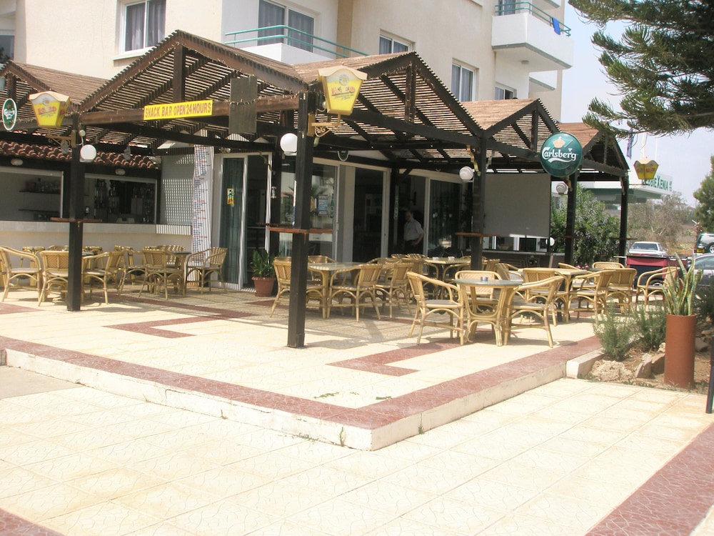 DebbieXenia Hotel Apartments 5/45