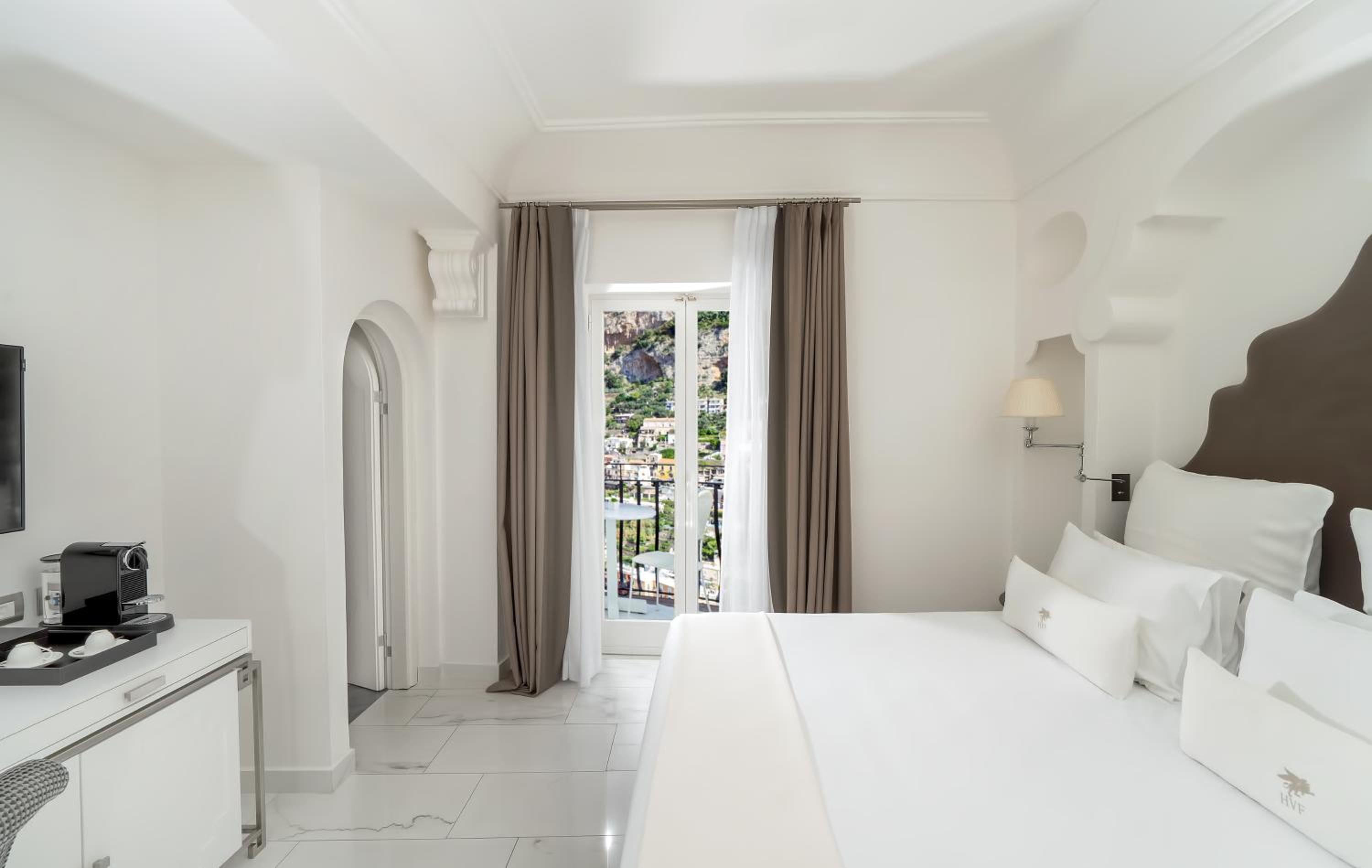 Superior, Double Bed, Town View