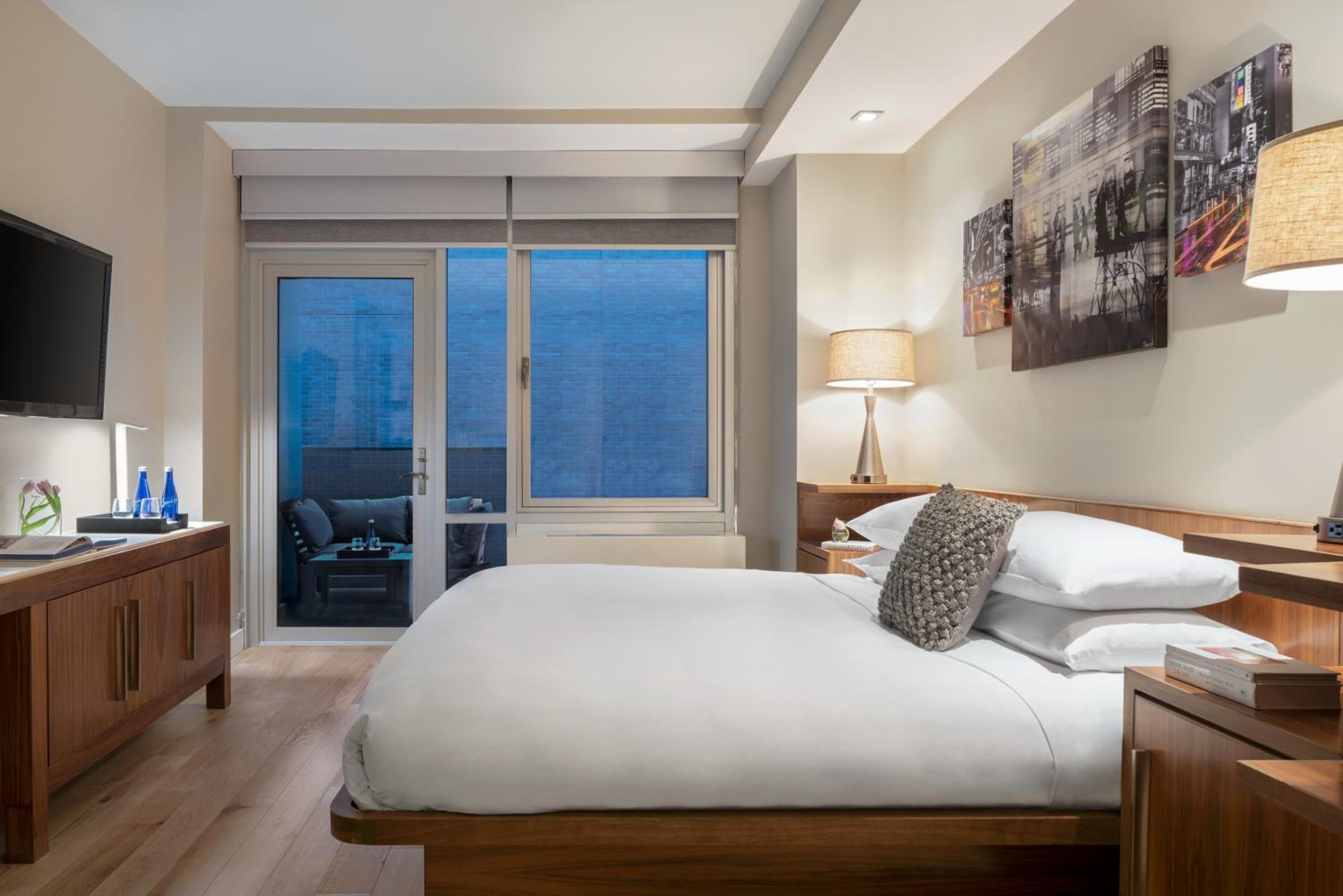 Midtown, King Bed, Balcony