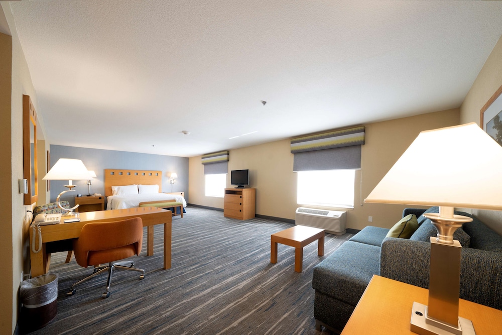 Hampton Inn Suites Madera 40/47