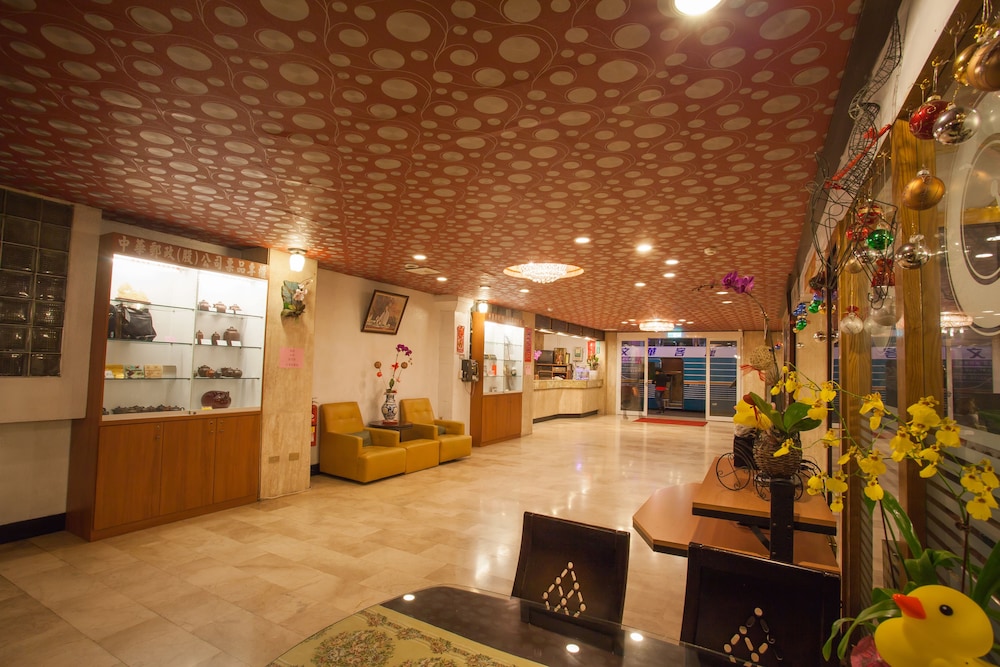 Chiayi Crown Hotel 8/32