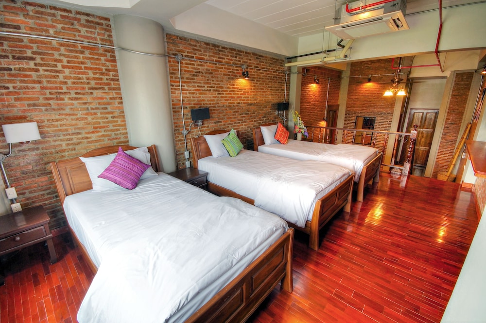 Saengpanya Home Boutique Hotel 22/65