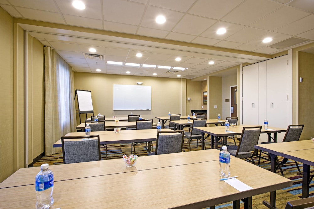 Fairfield Inn & Suites By Marriott Phoenix Tempe/Airport 48/51