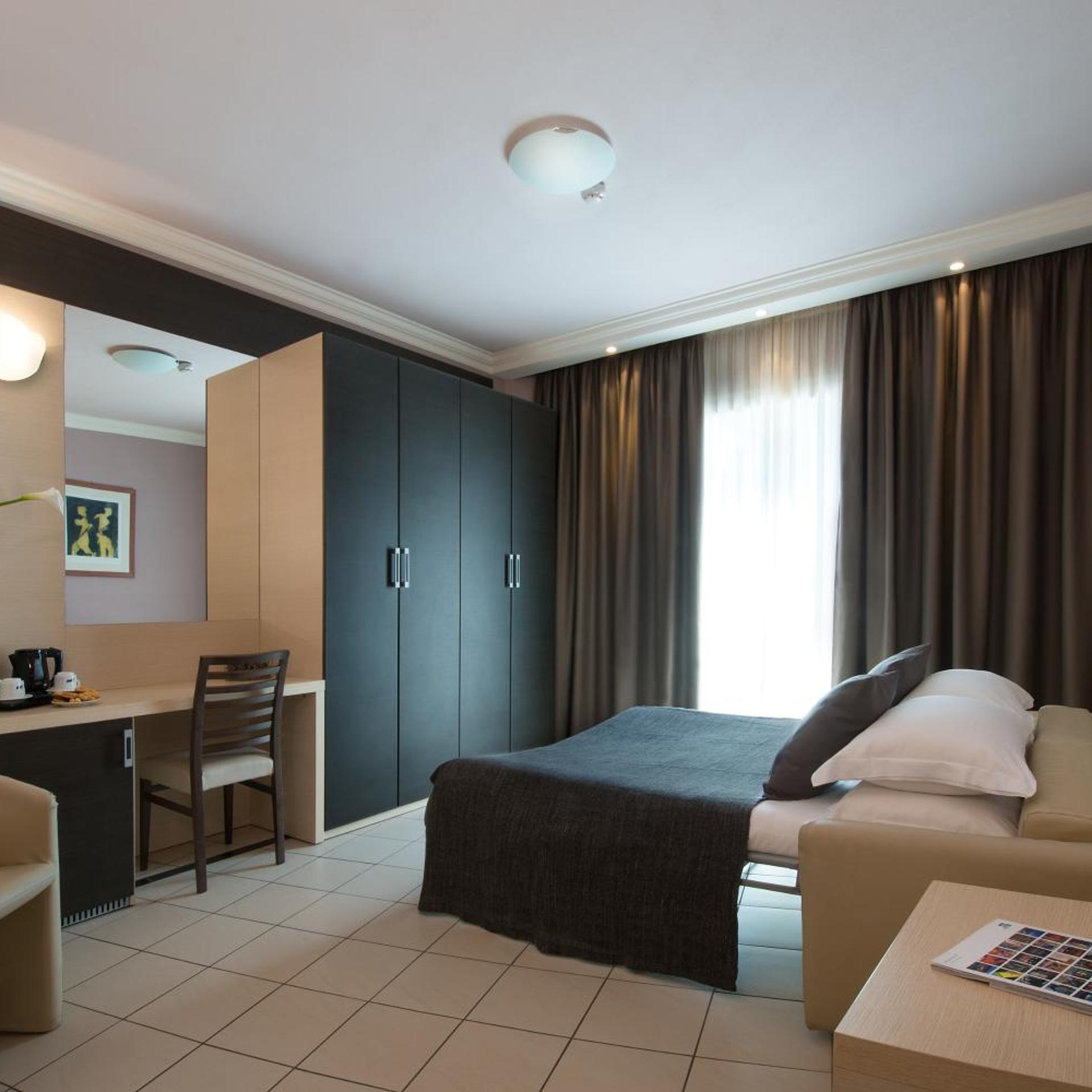 Junior Suite, Family