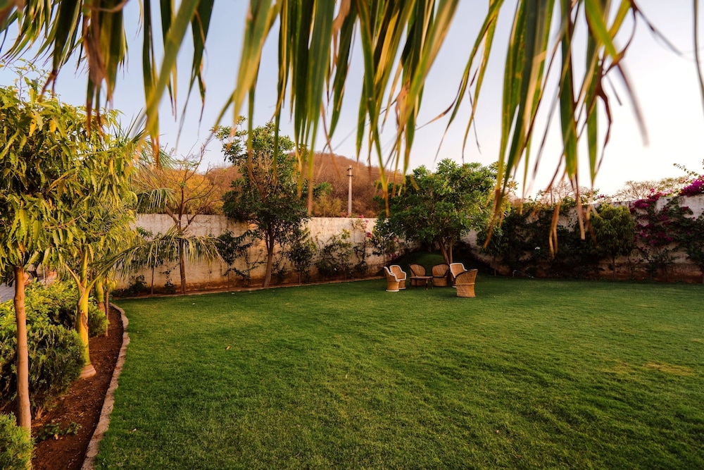 WelcomHeritage Ranthambore Mount Valley Resort 39/43