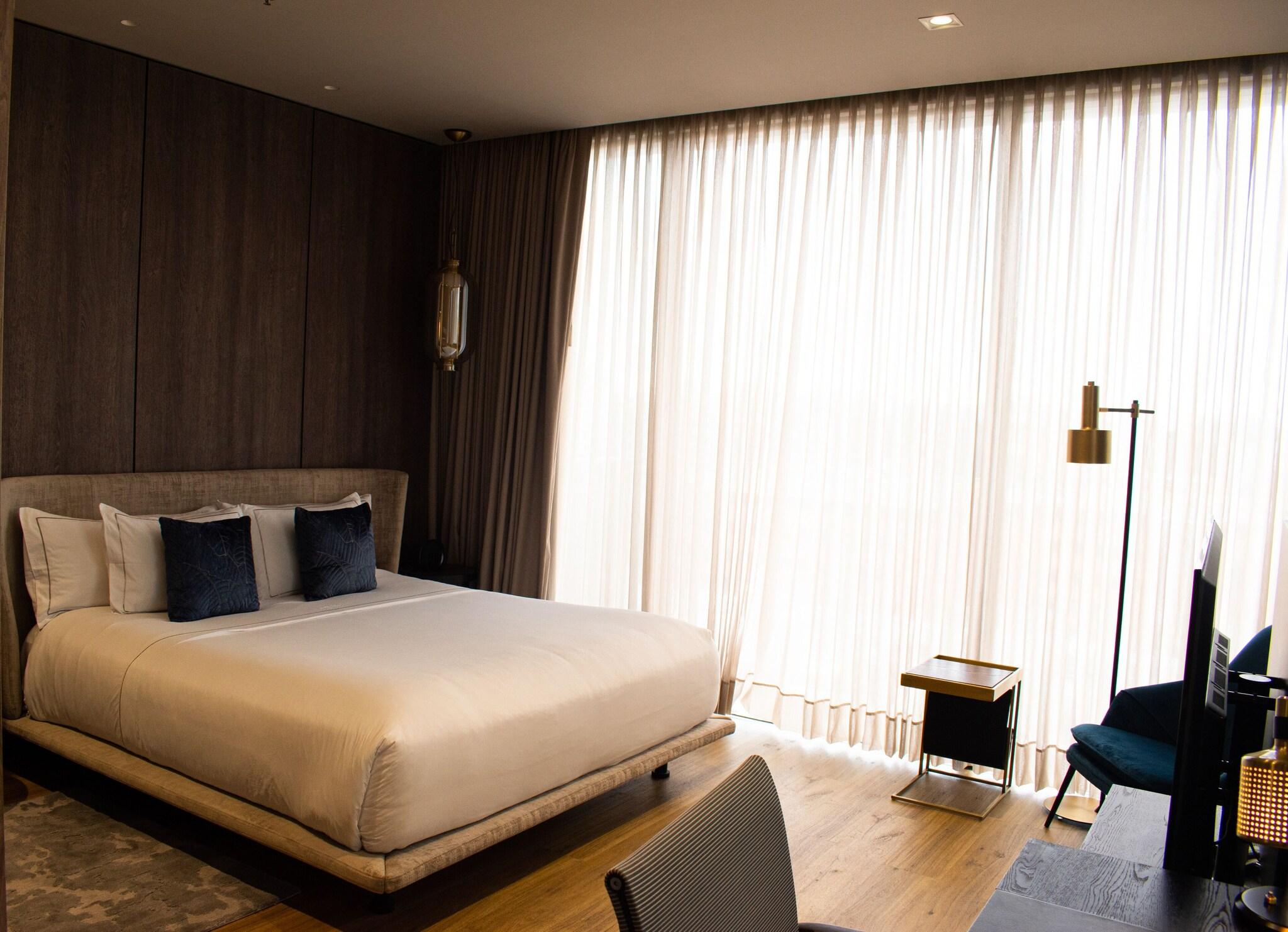 Grand, Suite, Apartment, King Bed