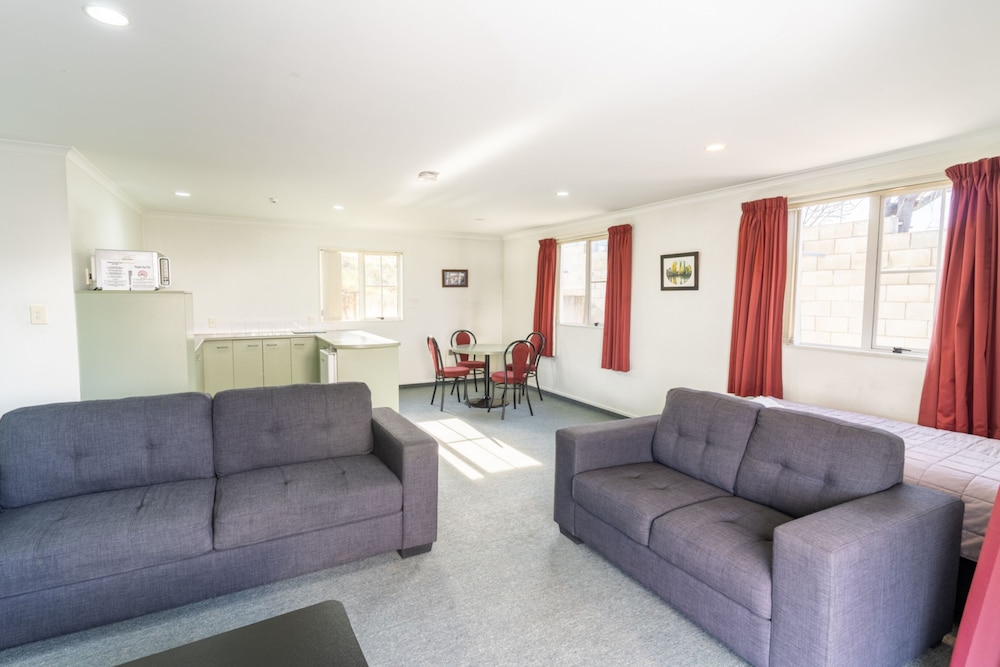 Alexandra Heights Motel 42/57
