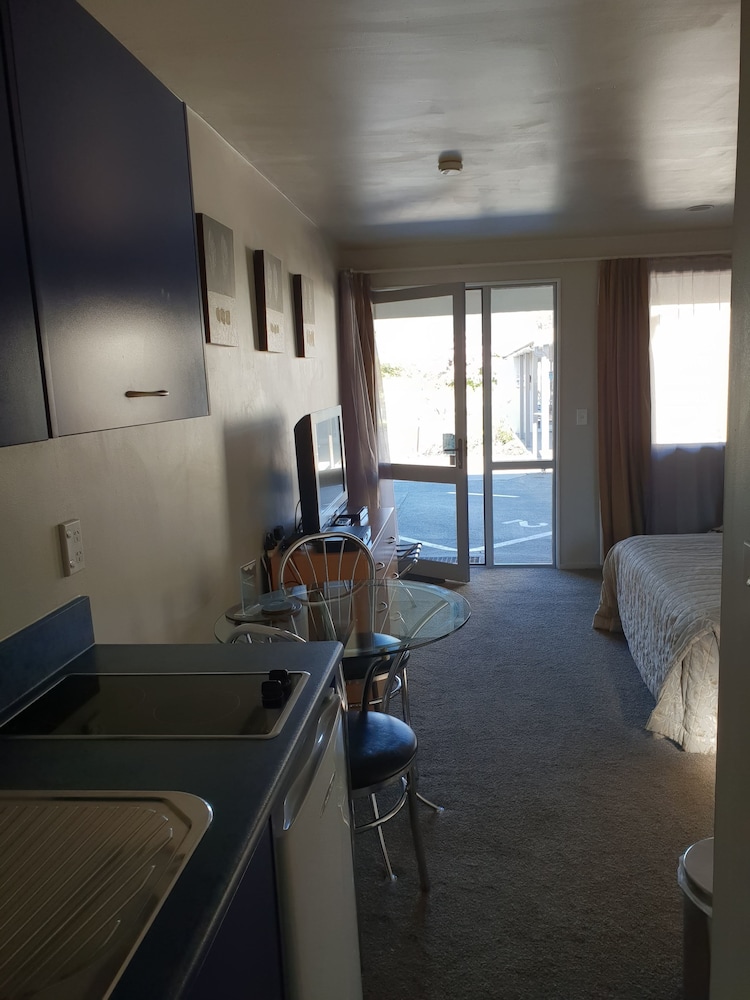 Anchorage Motel 53/74