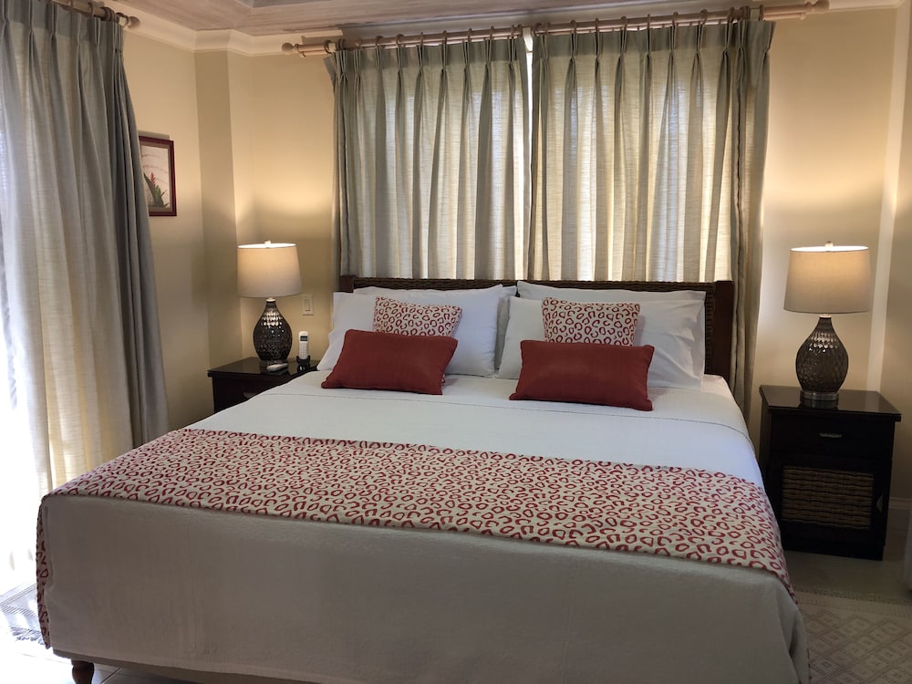 White Sands Beach Condos 7/50
