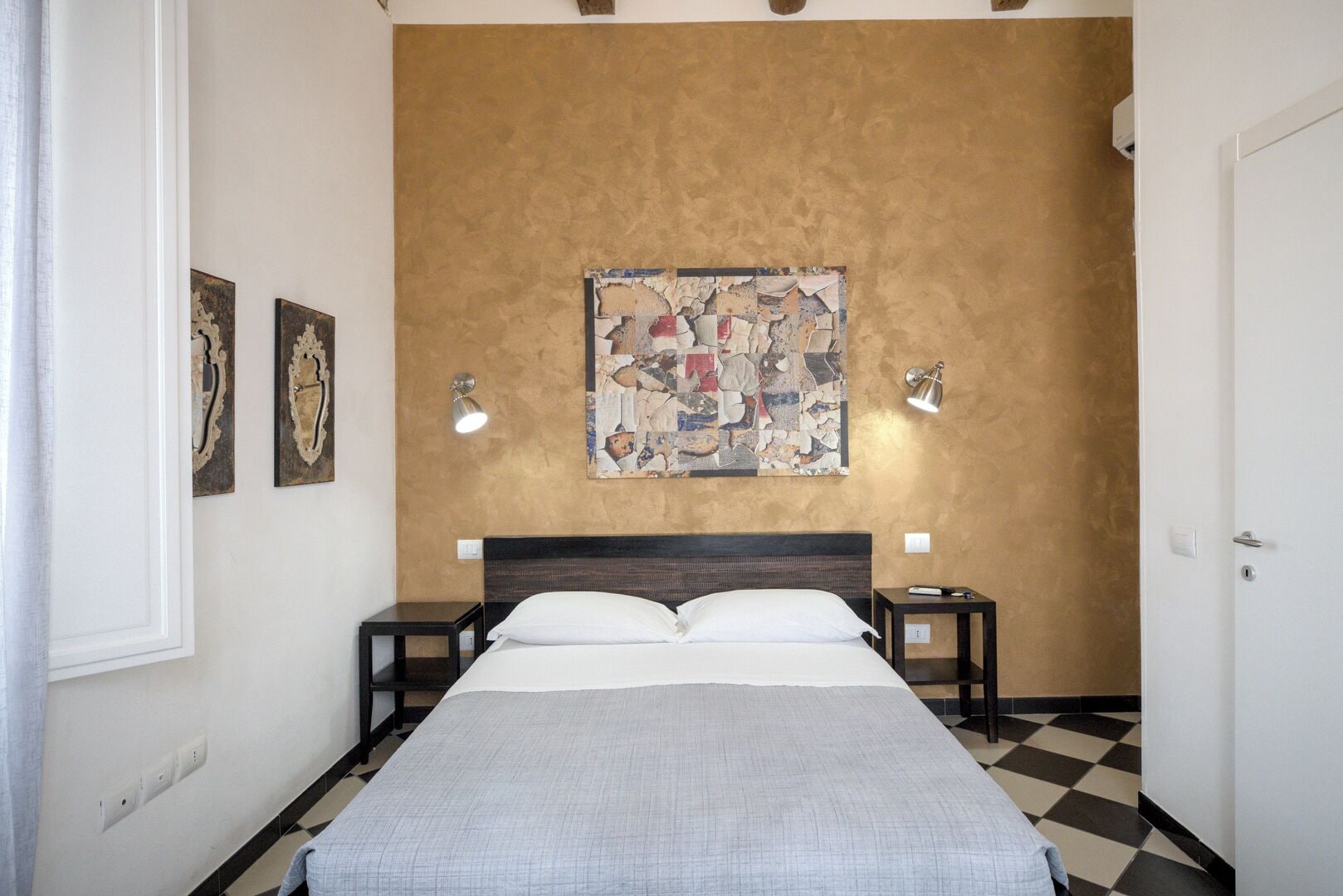 DELUXE, DOUBLE BED