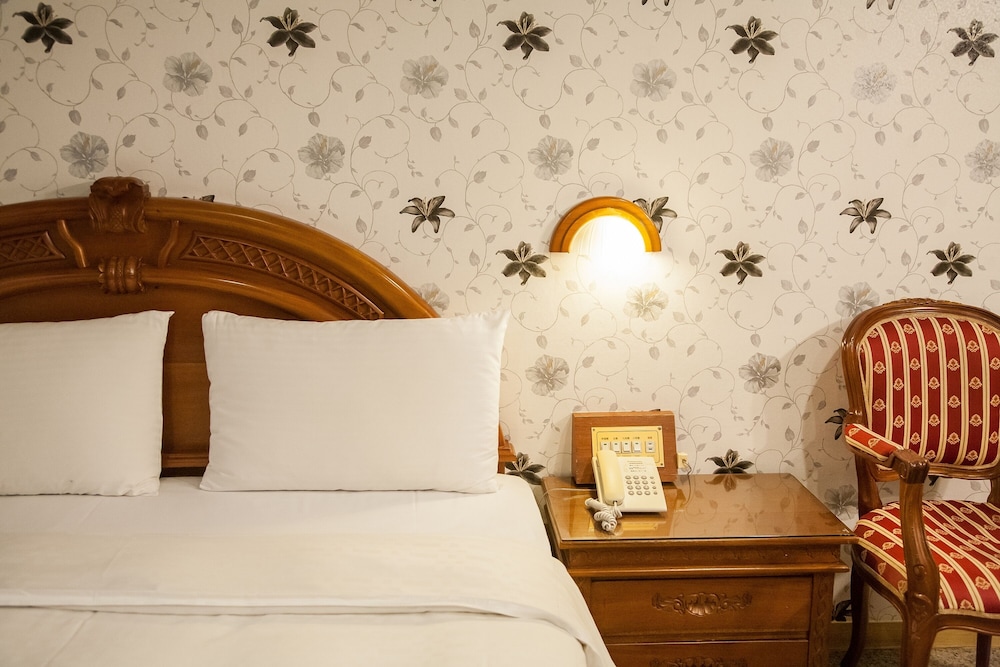 Mei Jia Mei Hotel 8/50