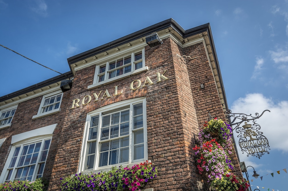 Royal Oak Hotel 1/47