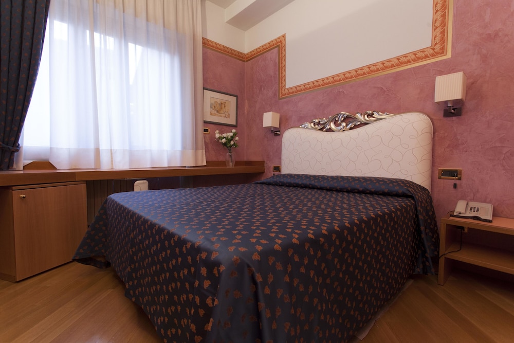 Hotel Europa SNC 40/56