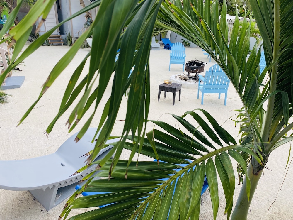 La Isla Resort 60/68