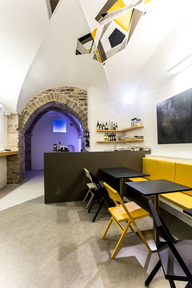 Little Italy Hostel 24/32