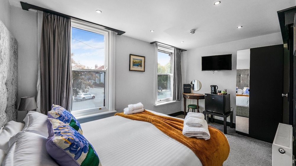 Peaky Blinders Accommodation & Bar 12/50