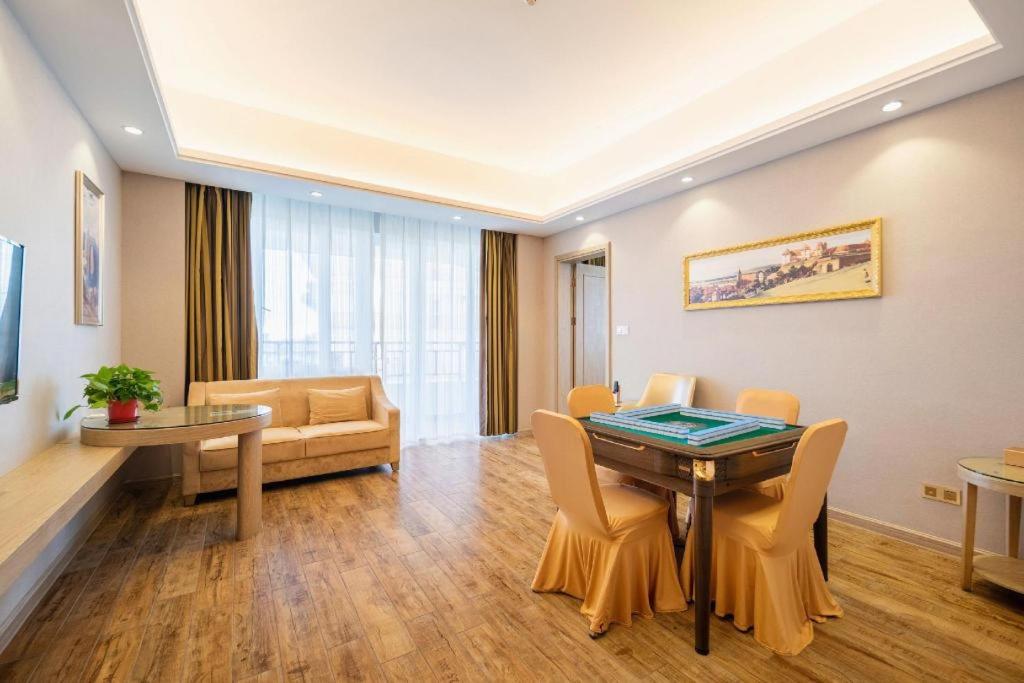Vienna International Hotel (Sanya High-speed Railway Station) 25/39