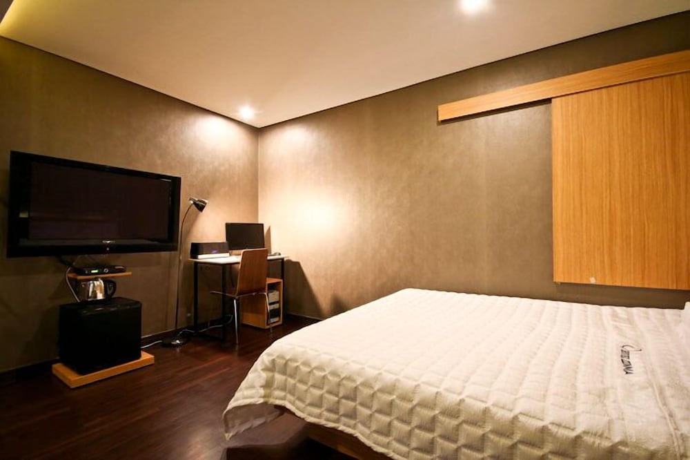 Comma Hotel Seomyeon 9/24