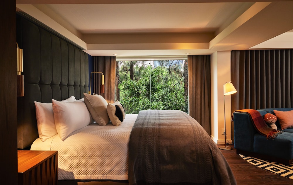 SUITE, RESIDENCE