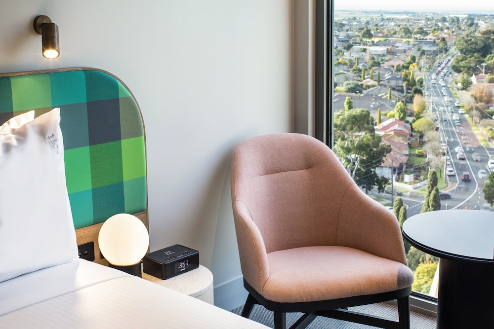 HOLIDAY INN WERRIBEE 44/75