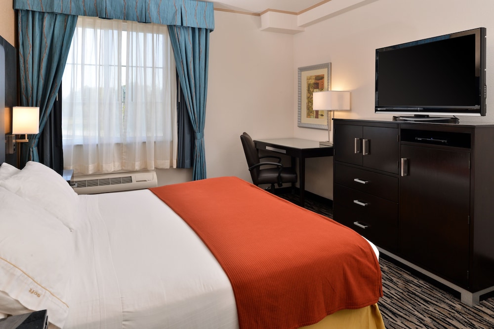 Holiday Inn Express and Suites Tacoma South Lakewood, an IHG Hotel 17/64