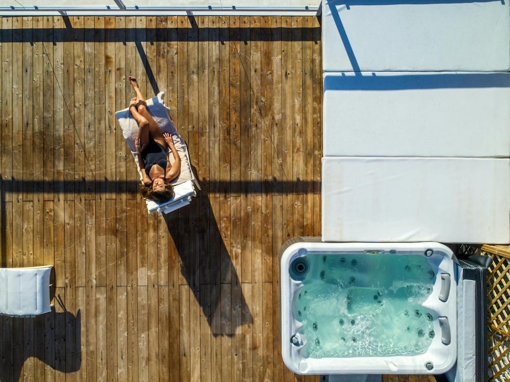 swimming pool spa