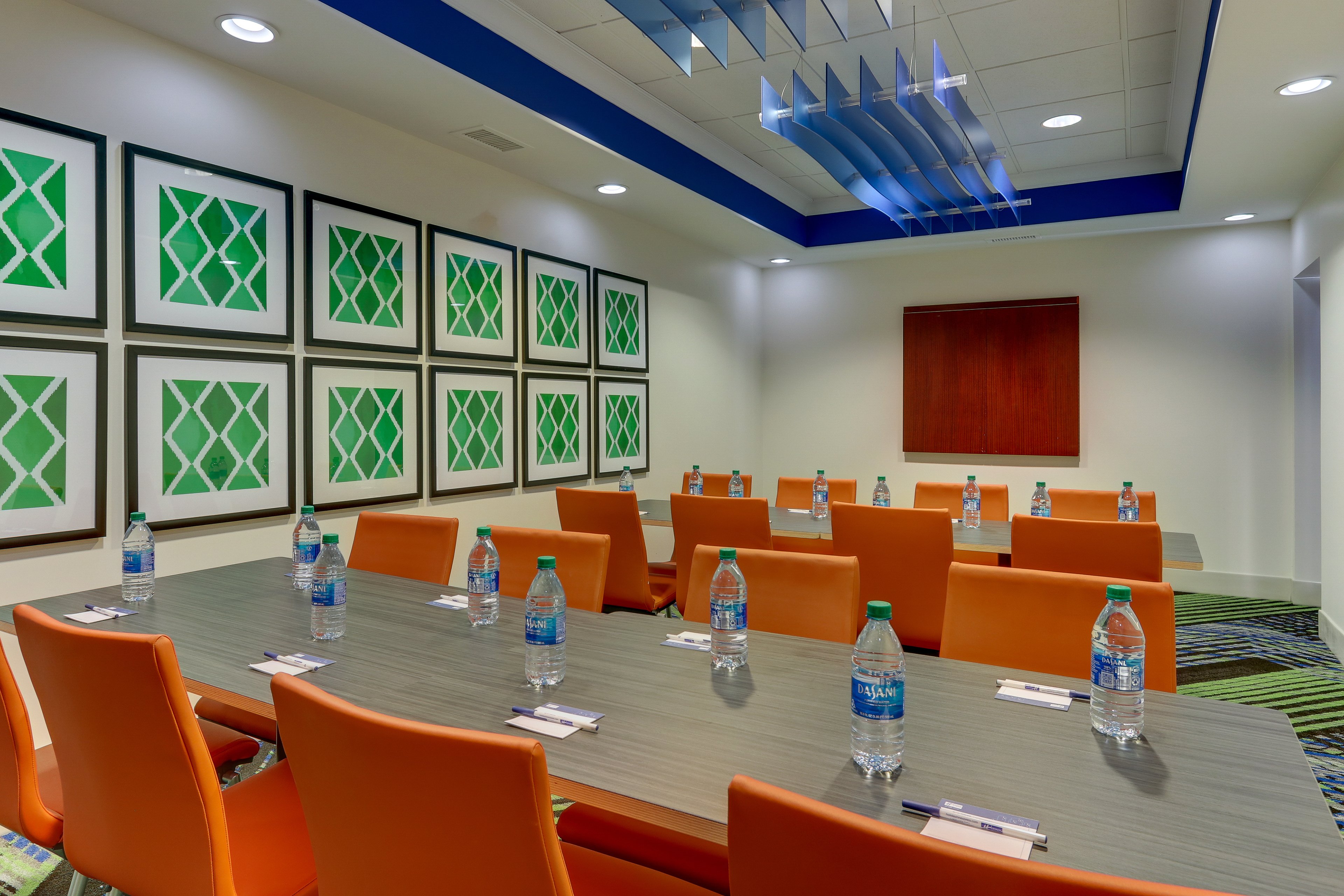 Holiday Inn Express & Suites Dayton-Centerville by IHG 45/52