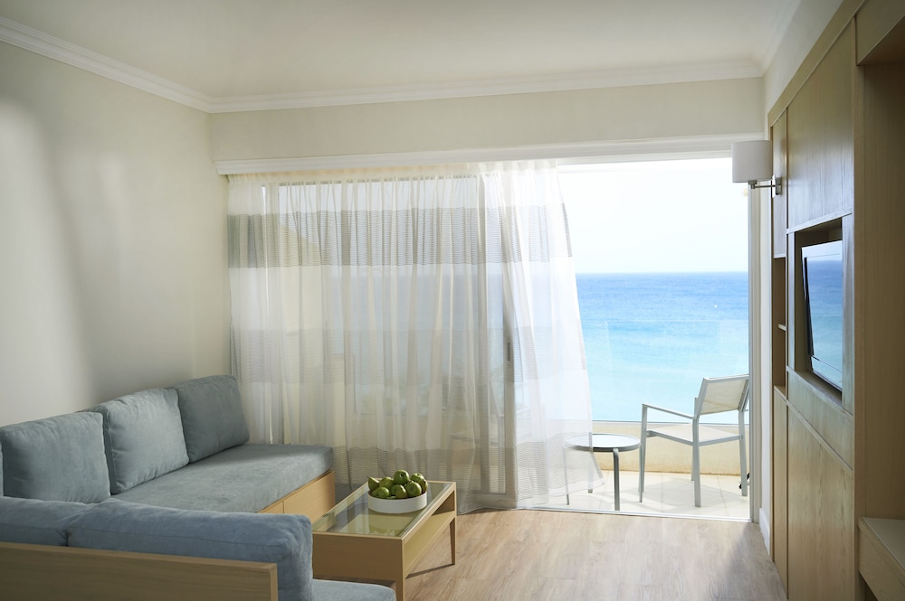 Sunrise Beach Hotel 16/45