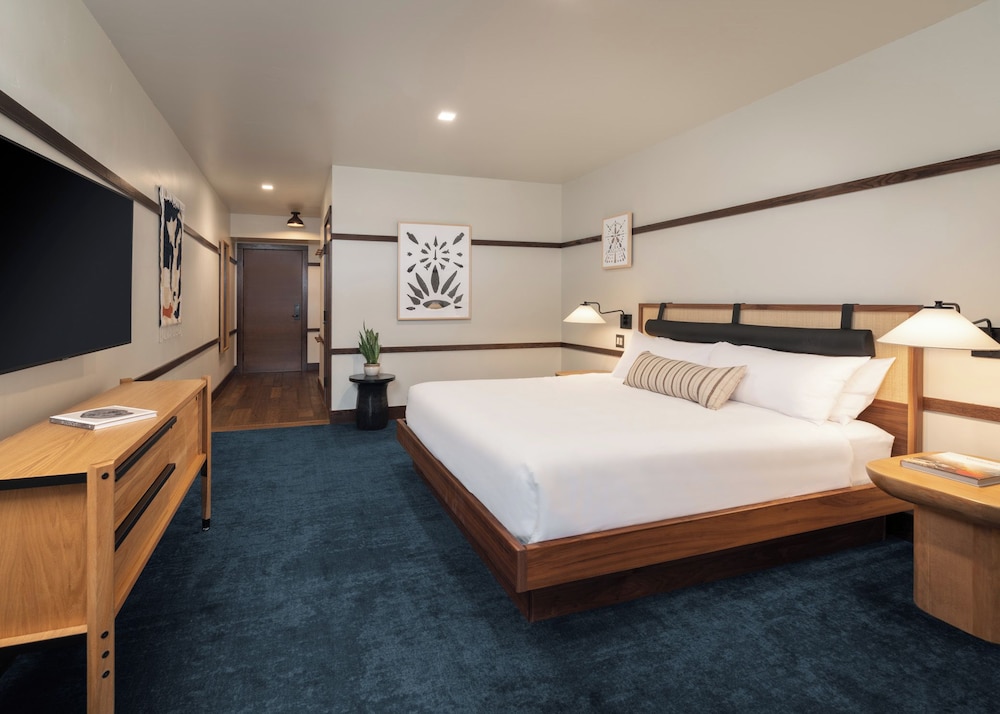 Junior, Lodge, King Bed, Mountain View, Accessible