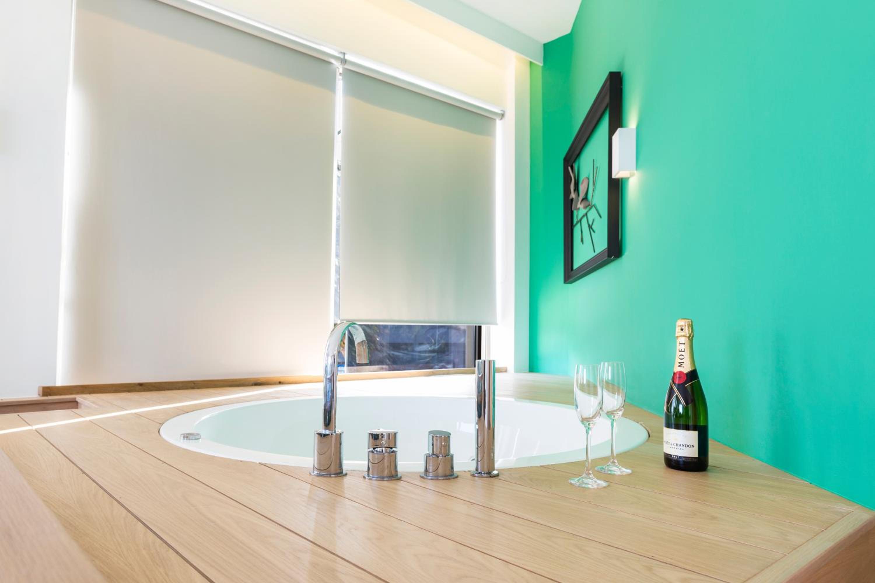 Kalamaki Luxury Suites 41/51