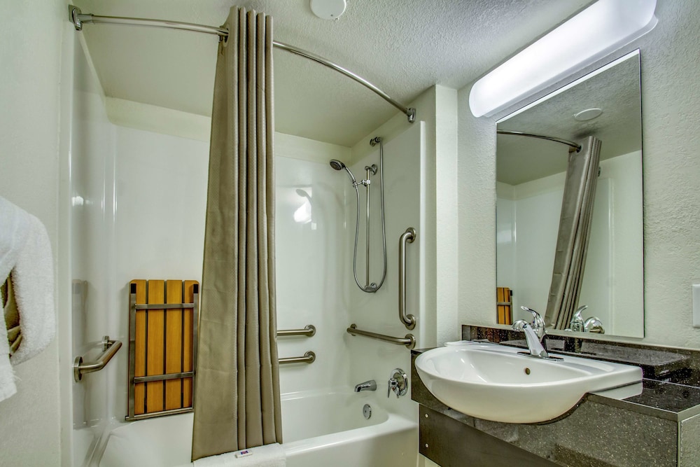 Motel6 Buffalo, NY - Airport - Williamsville 24/51