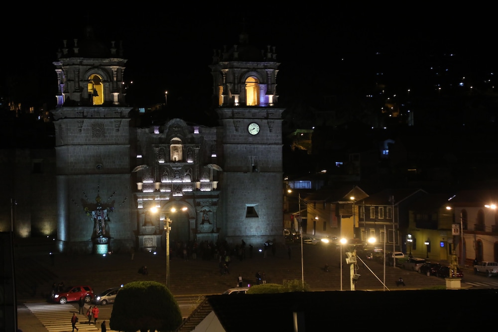 Sol Plaza 1/50