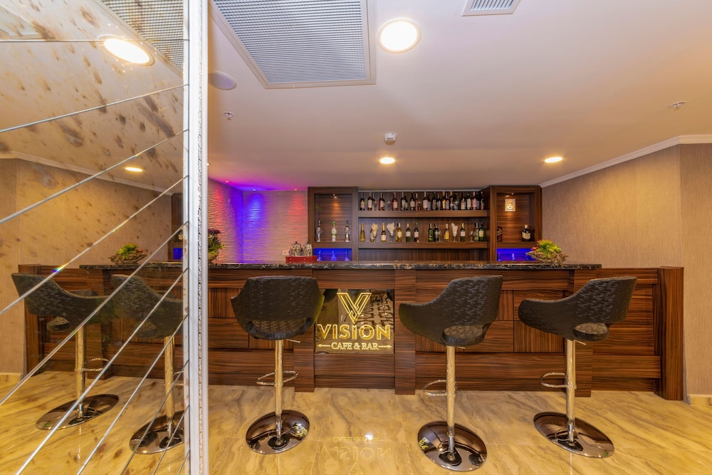 Vision Deluxe Hotel 34/37