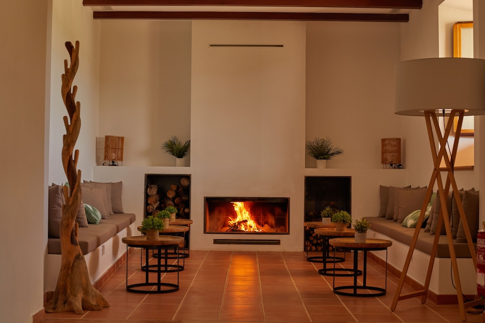 Hotel Rural Es Riquers 52/69