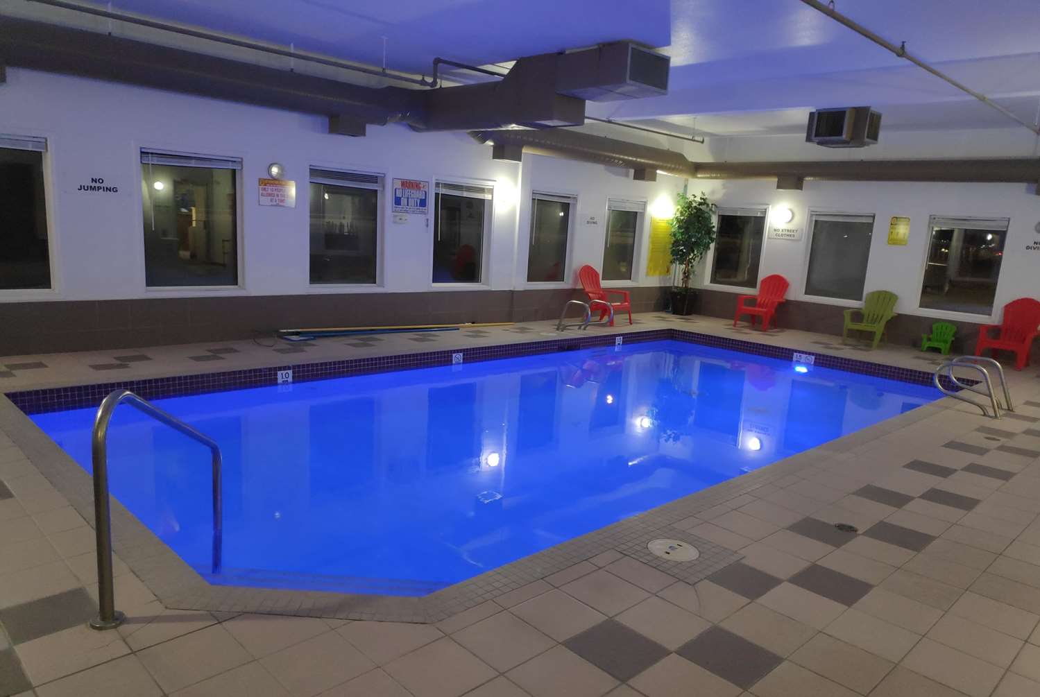 Super 8 by Wyndham Hinton 20/38