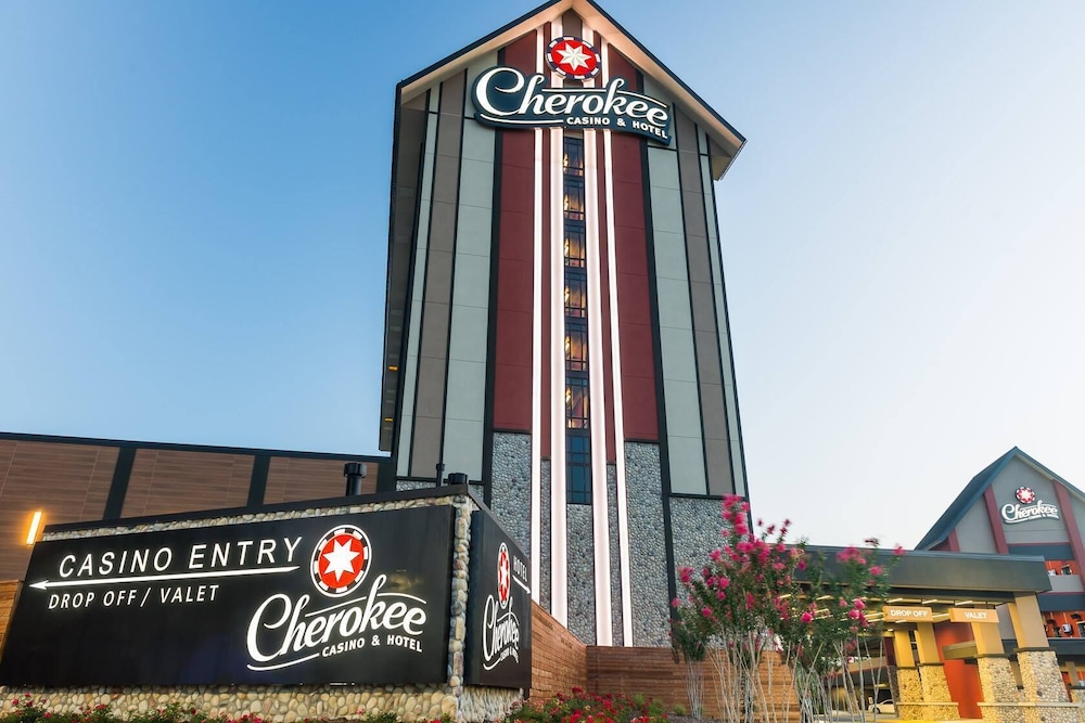Cherokee Casino & Hotel Roland 6/71