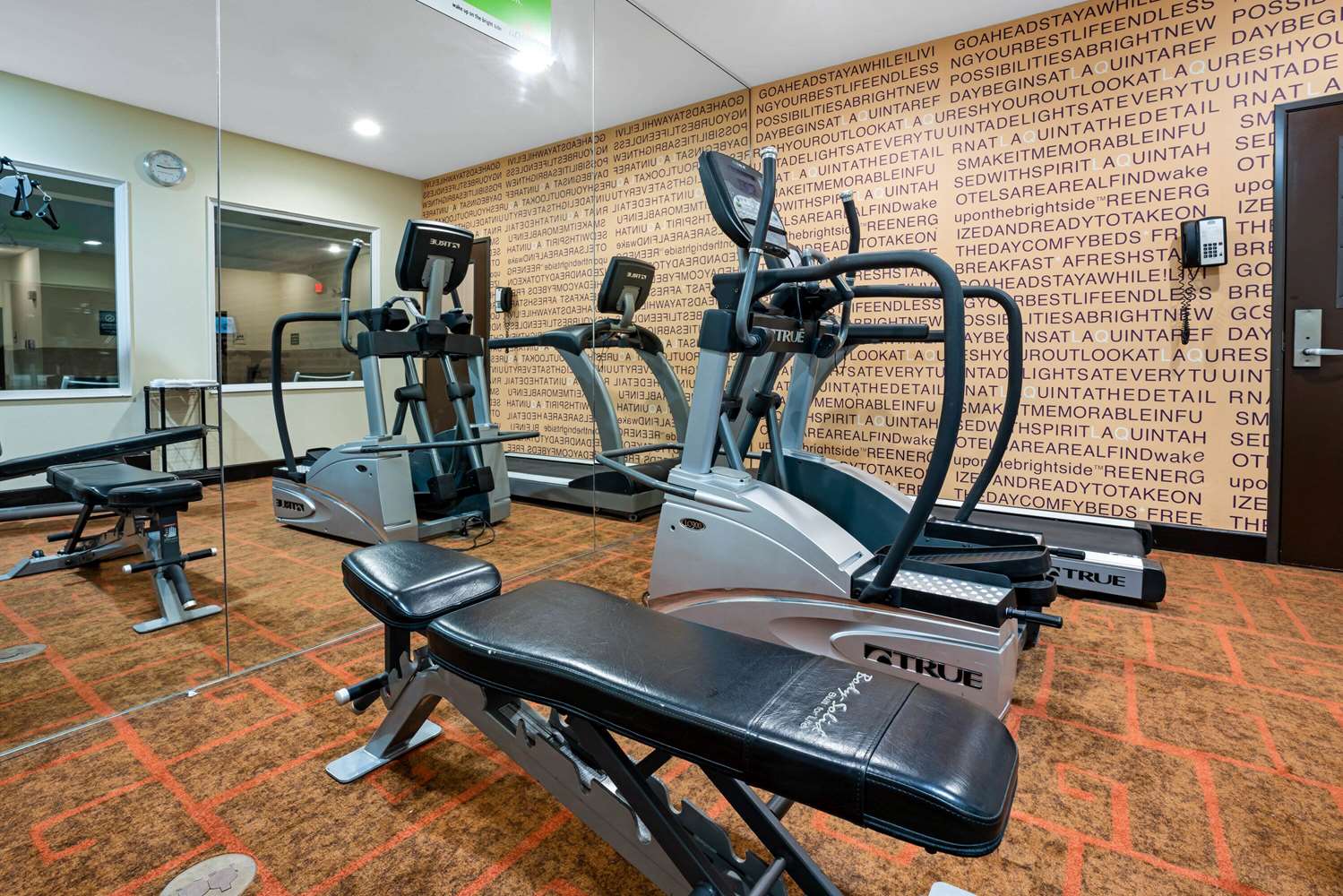 La Quinta Inn and Suites by Wyndham Auburn 10/19
