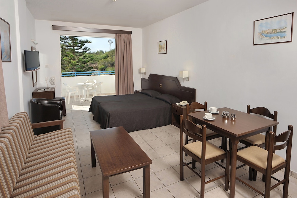 Petrosana Hotel Apartments 25/36