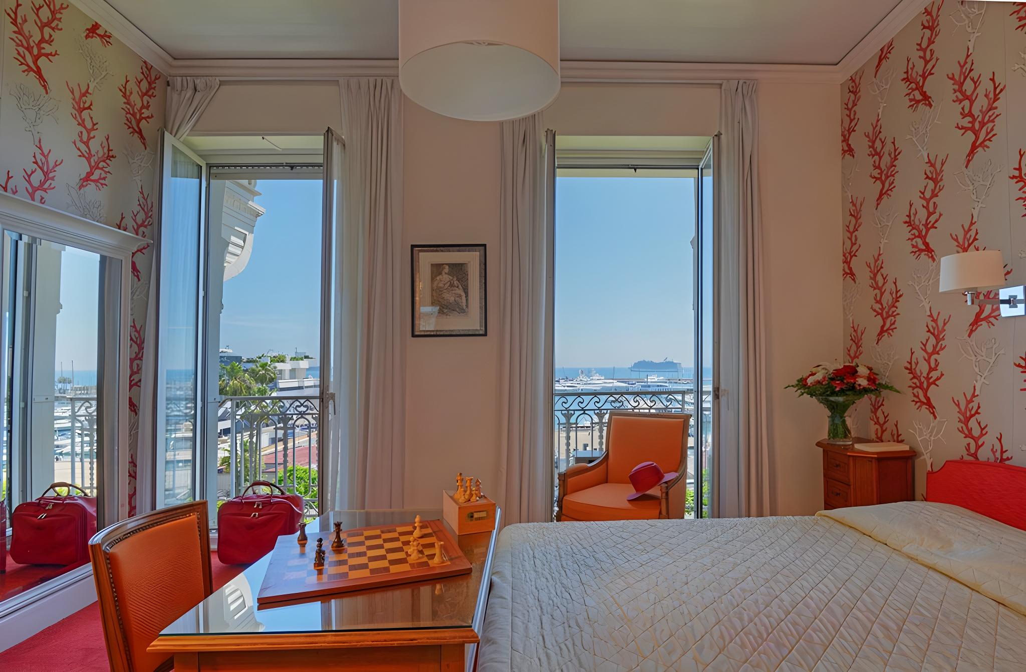 Adjoining, Family Suite