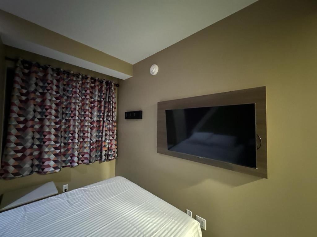 Moon Hotel Brooklyn 5/11