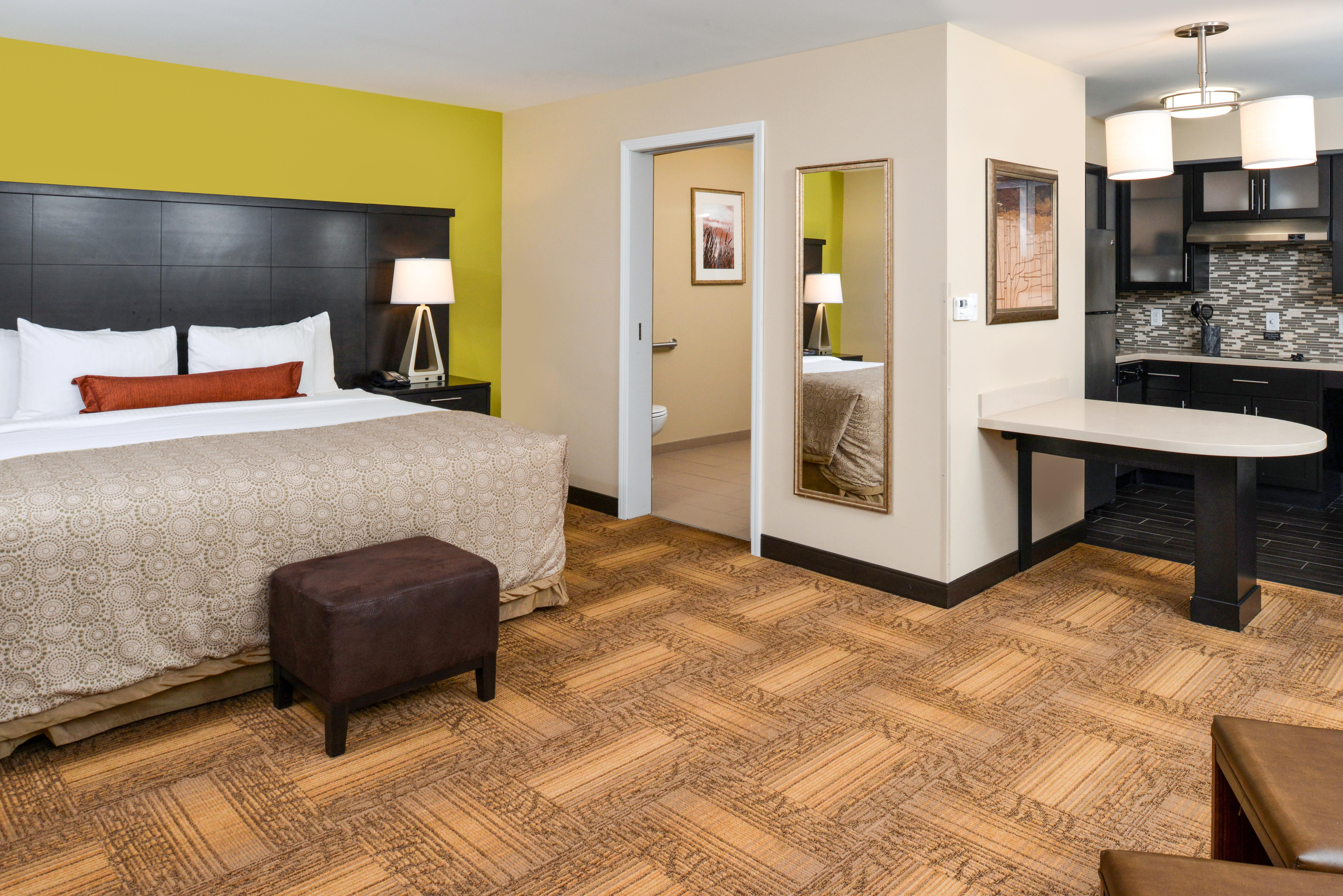 جناح بسرير كوين لذوي الإعاقة، Staybridge Suites Merrillville 2/6