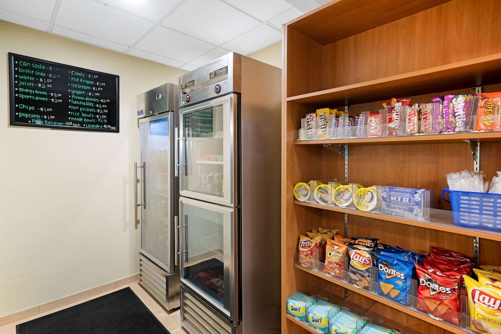 La Quinta Inn & Suites by Wyndham Knoxville Airport 10/47