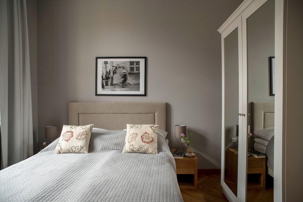1 BEDROOM, DELUXE, APARTMENT