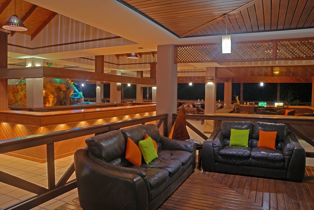 VOLCANO LODGE AND SPRINGS 37/68